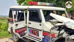 क्षतिग्रस्त डायल 112 की वैन