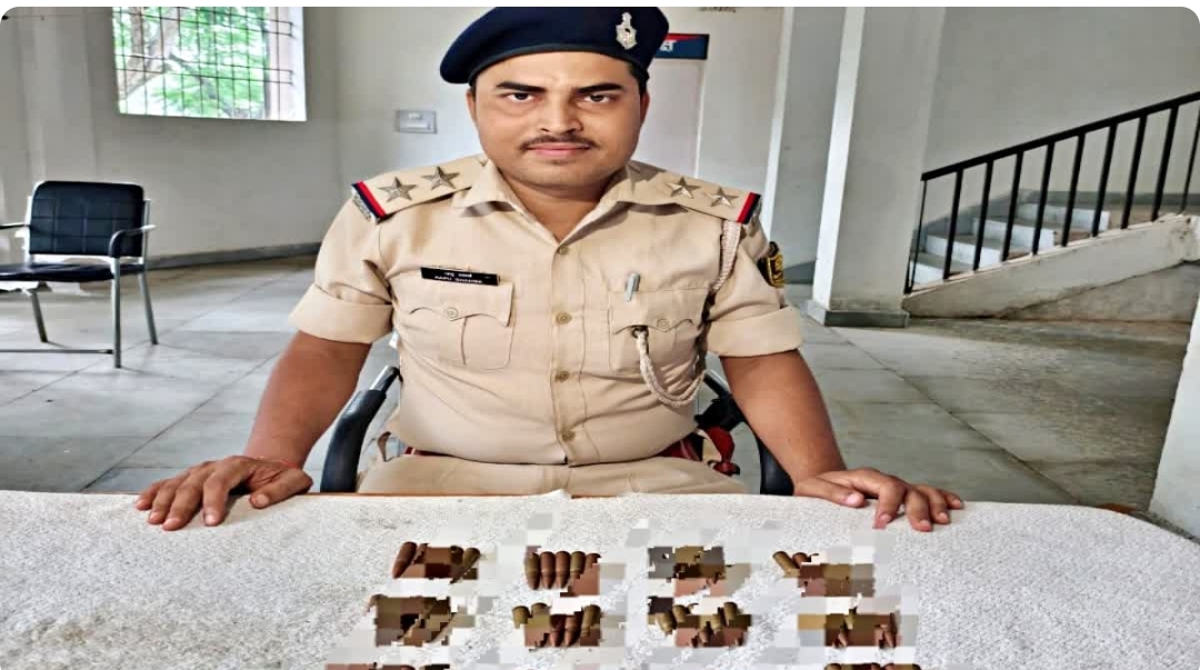 नक्सलियों