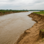 बैरिया धार में बहाव जारी, गंगा की मुख्य धारा शहर से दूर—कटाव रोकने की कवायद फिर थमी