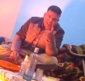 मधेपुरा में वर्दी का तमाशा: ASI का घूस लेते, शराब–मटन का लुत्फ उठाते वीडियो वायरल; पुलिस मुख्यालय तक का रेट तय होने का दावा