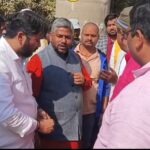 भोलानाथ फ्लाईओवर निर्माण से लोगों की परेशानी बढ़ी, गंदा पानी घरों में घुसा; विधायक रोहित पांडे मौके पर पहुंचे