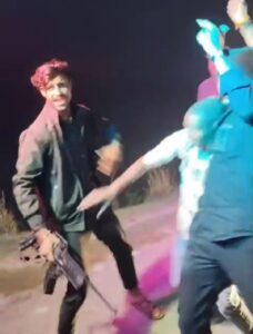 भागलपुर में डीजे मंच पर हथियार लहराने का वीडियो वायरल, नवगछिया पुलिस ने शुरू की कार्रवाई