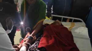 सहरसा सदर अस्पताल में बिजली संकट: मोबाइल फ्लैश में मरीजों का इलाज, स्वास्थ्य व्यवस्था पर सवाल