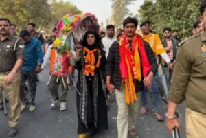 बुर्के में कांवड़ उठाए तमन्ना मलिक उर्फ तुलसी बनीं चर्चा का केंद्र, प्यार और आस्था की अनोखी मिसाल