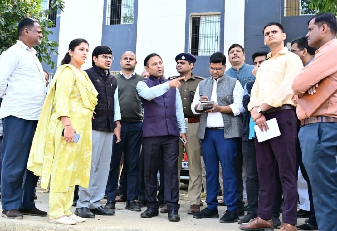 डीएम डॉ. नवल किशोर चौधरी का बैजानी पंचायत दौरा, विकास योजनाओं की गुणवत्ता व समयबद्धता पर सख्त निर्देश
