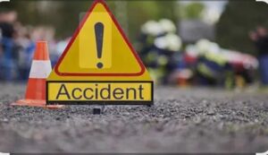 सुल्तानगंज फोरलेन पर तेज रफ्तार का कहर: बाइक अनियंत्रित होकर गिरी, दो युवक गंभीर