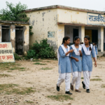  गया के स्कूलों में बुनियादी सुविधाओं का संकट, शौचालय के अभाव में छात्राओं की पढ़ाई पर असर