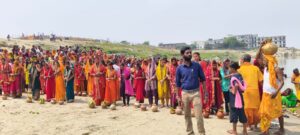 चैती दुर्गा पूजा पर भव्य कलश शोभा यात्रा, जयकारों से गूंजा बरारी इलाका