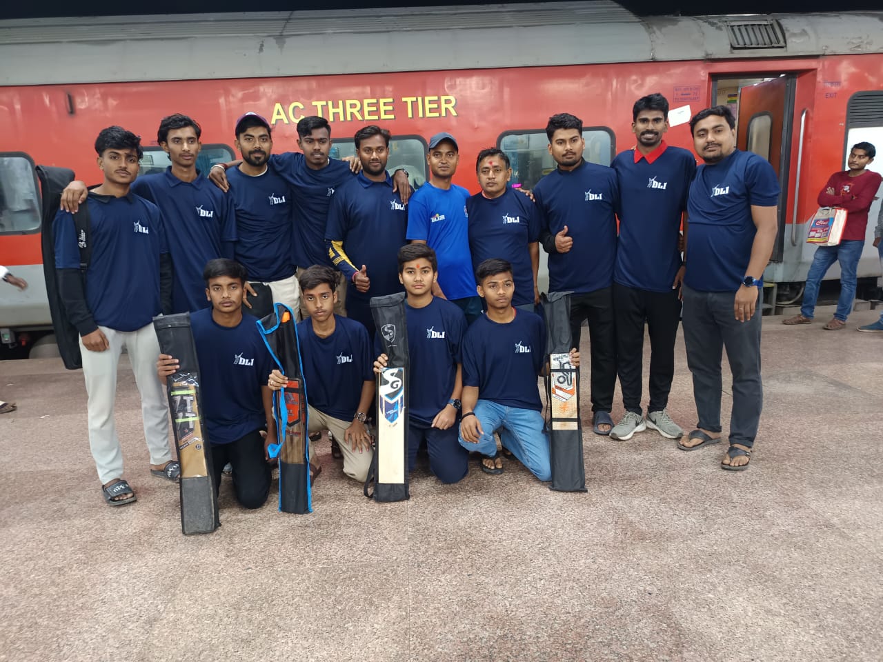 बिहार राज्य टेनिस क्रिकेट टीम रवाना: जयपुर में 9बी सीनियर राष्ट्रीय प्रतियोगिता में दिखाएगी दम