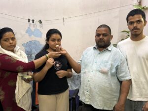 पकरीबरावां की श्रेया कुमारी बनी बिहार कॉमर्स की चौथी टॉपर, पूरे इलाके में खुशी का माहौल