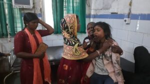 ओबरा में एंबुलेंस की टक्कर से ट्रैक्टर पलटा, चार छठव्रती समेत 20 जख्मी, तीन रेफर