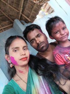 मुंगेर कोर्ट के बाहर पति, पत्नी और प्रेमी का हाई वोल्टेज ड्रामा, बच्चे को लेकर जमकर हंगामा