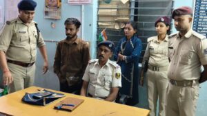 मुजफ्फरपुर जंक्शन पर नशाखुरानी गिरोह का भंडाफोड़, मासूम बच्चे की आड़ में महिला को लूटने वाले पति-पत्नी गिरफ्तार