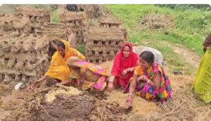 LPG महंगी, गांवों में लौटा पुराना दौर: शिवहर की रसोई में फिर जल रहे उपले