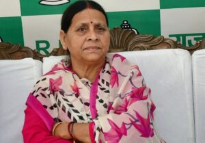 “नीतीश को जबरदस्ती हटाया जा रहा है, उन्हें सीएम बने रहना चाहिए” – पटना पहुंचते ही राबड़ी देवी का बड़ा बयान