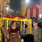शहीद साथी की बेटी की शादी में फौजियों ने निभाई पिता की भूमिका, हथेलियां बिछाकर स्टेज तक पहुंचाया, किया कन्यादान