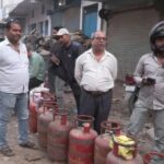 गैस संकट के बीच दर्दनाक मौतें: LPG सिलेंडर की लाइन में खड़े दो बुजुर्गों की मौत, विपक्ष ने सरकार को घेरा