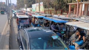 गया में पार्किंग संकट गहराया: सड़कों पर खड़े वाहन बन रहे जाम की वजह, नगर निगम ने पांच स्थानों पर पार्किंग की योजना बनाई