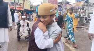 भागलपुर में धूमधाम से मनी ईद, नमाज़ के बाद गले मिलकर दिया भाईचारे का संदेश