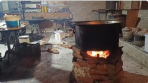 दरभंगा में LPG संकट गहराया: होटल-रेस्टोरेंट चूल्हों पर लौटे, कारोबार पर पड़ा असर