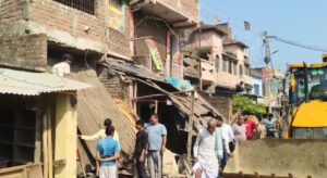 पीरपैंती में अतिक्रमण पर चला बुलडोजर, वर्षों पुरानी जाम की समस्या से मिली राहत