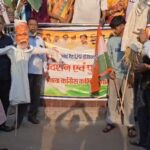 गैस सिलेंडर की बढ़ती कीमतों के खिलाफ कांग्रेस का प्रदर्शन, पुतला दहन कर जताया विरोध