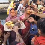 चैती छठ पर गंगा घाटों पर उमड़ी आस्था की भीड़, अस्ताचलगामी सूर्य को दिया अर्घ्य