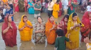 लखीसराय में छठ महापर्व पर श्रद्धालुओं की उमड़ी भारी भीड़, उदीयमान सूर्य को अर्घ्य अर्पित कर संपन्न हुआ पर्व