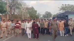 रामनवमी उपद्रवियों पर सख्त कार्रवाई, 18 गिरफ्तार — पुलिस ने सड़कों पर कराया पैदल परेड