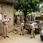 अपराधियों की कमर तोड़ने में जुटी सम्राट सरकार की पुलिस, मोतिहारी में 150 से अधिक फरार अपराधियों के घरों पर बड़ी कुर्की-जब्ती कार्रवाई