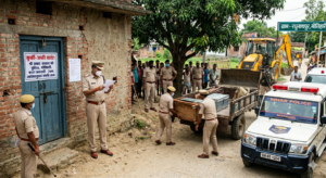 अपराधियों की कमर तोड़ने में जुटी सम्राट सरकार की पुलिस, मोतिहारी में 150 से अधिक फरार अपराधियों के घरों पर बड़ी कुर्की-जब्ती कार्रवाई