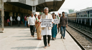 नवादा में ‘नंगे पैर सत्याग्रह’: ओड़ो स्टेशन पर एक्सप्रेस ट्रेनों के ठहराव तक जूता-चप्पल नहीं पहनेंगे अरविंद मिश्रा