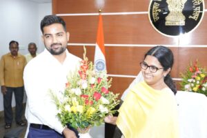 पलामू को मिला नया कप्तान: दिलीप प्रताप सिंह शेखावत ने उपायुक्त के रूप में संभाला पदभार