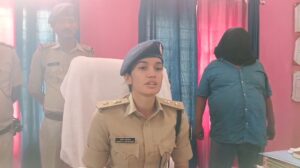 13 महीने से लापता लड़की बरामद, बेचने का सनसनीखेज खुलासा—आरोपी के घर से हथियार और लाखों कैश बरामद