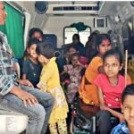 कटिहार में स्वास्थ्य विभाग की बड़ी लापरवाही: एक एंबुलेंस में 17 लोगों को ठूंसकर लाया, बच्चों की जान खतरे में