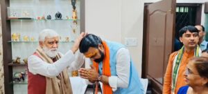 मुख्यमंत्री सम्राट चौधरी ने अश्विनी कुमार चौबे से लिया आशीर्वाद, बक्सर-भागलपुर-बांका को आध्यात्मिक केंद्र बनाने पर चर्चा