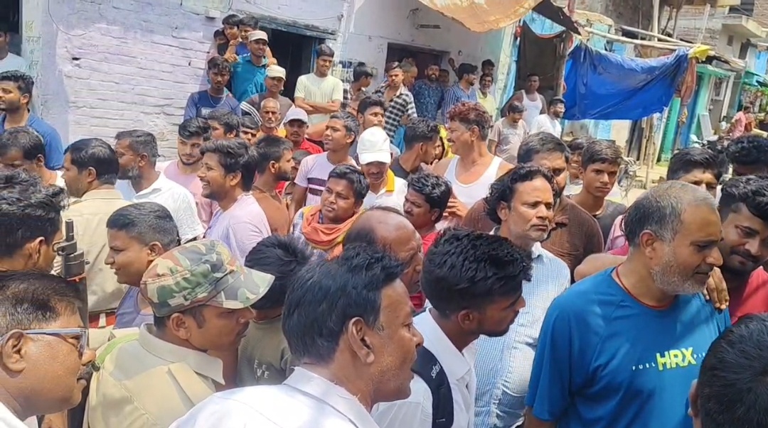 बेनी गांव में सरकारी तालाब खुदाई पर बवाल, गांव में तनाव का माहौल