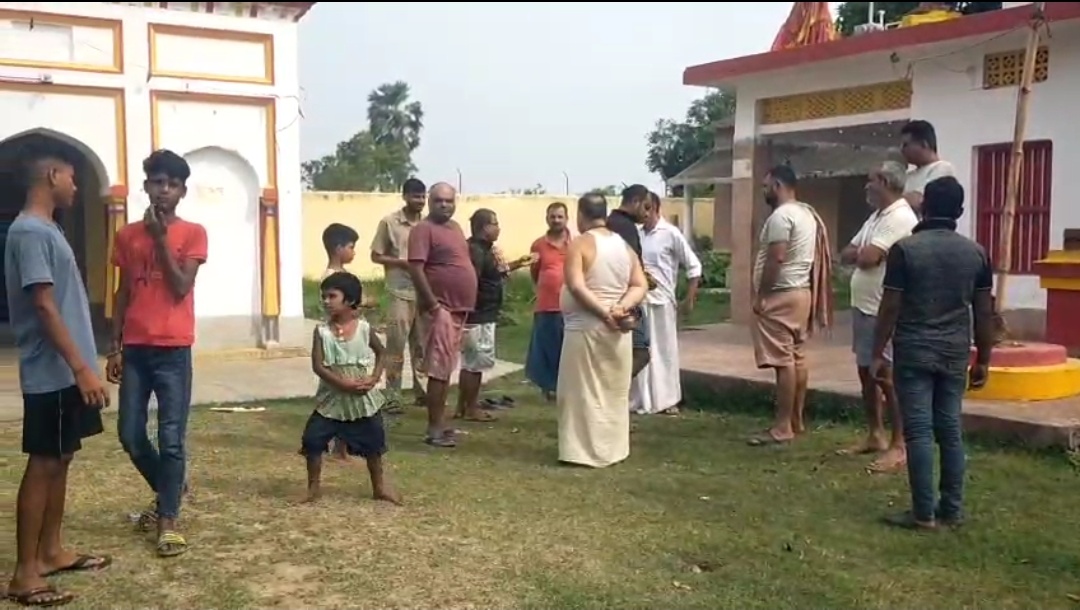 फुलवरिया के शिव मंदिर में लाखों की चोरी, चांदी का नाग और जेवरात ले उड़े चोर