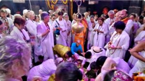 गया में विदेशी श्रद्धालुओं का पिंडदान, दुनिया को दिया शांति और मानवता का संदेश