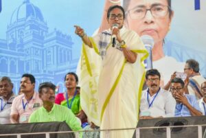पश्चिम बंगाल में सियासी टकराव तेज: जीत के बावजूद सत्ता पर घमासान, ममता ने इस्तीफे से किया इनकार