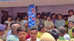 बेगूसराय में दर्दनाक हादसा: स्कूल में ग्रिल गिरने से आठवीं के छात्र की मौत, लोगों का उग्र प्रदर्शन