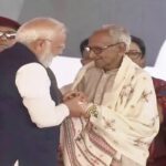 पीएम मोदी ने मंच पर छुए बुजुर्ग कार्यकर्ता के पैर, भावुक पल बना चर्चा का केंद्र