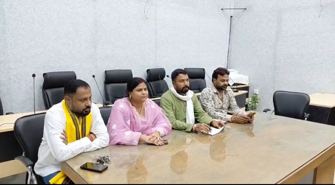 धनबाद जिला परिषद सदस्यों का बड़ा आरोप, बोर्ड की सहमति के बिना लिए जा रहे फैसलों पर उठाए सवाल