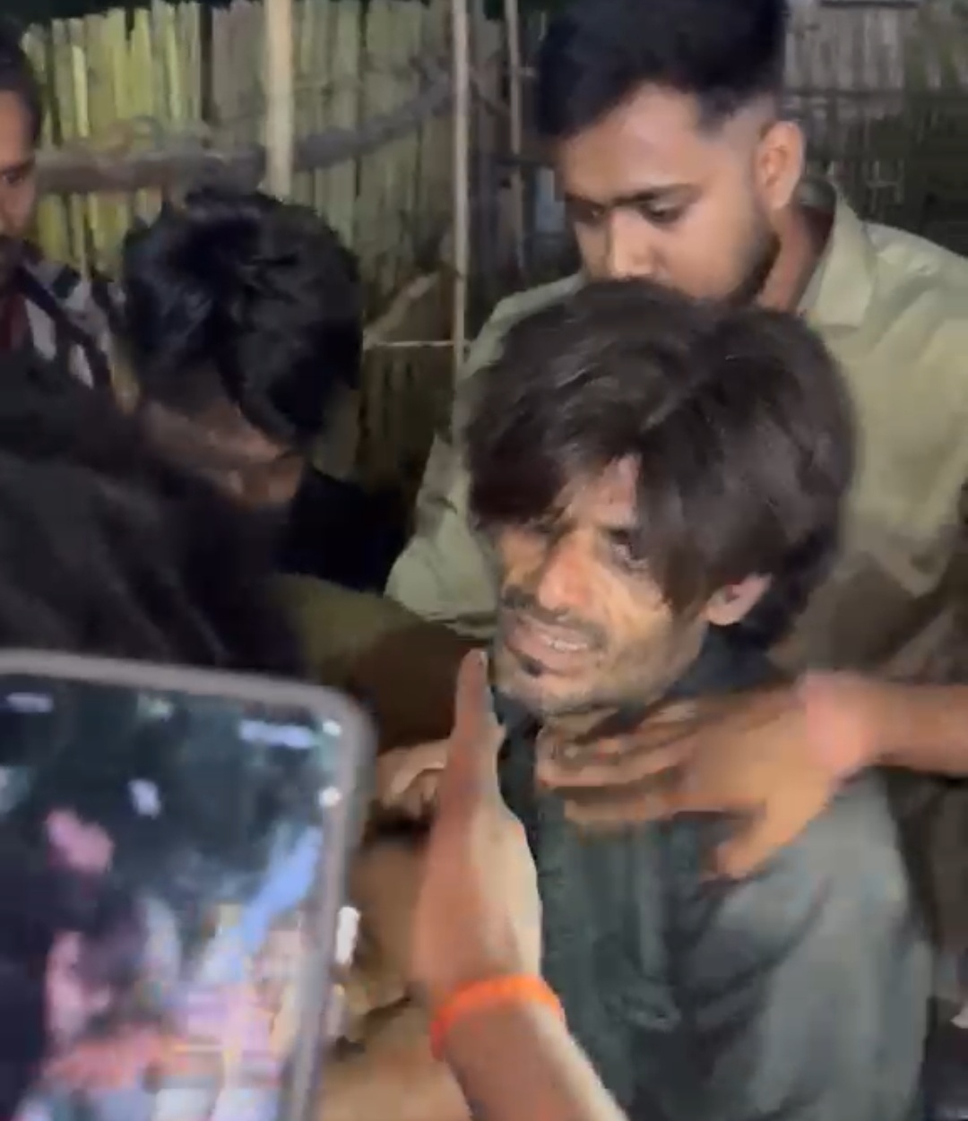 बोकारो में चेन स्नेचिंग की कोशिश नाकाम, भागने के दौरान गिरा आरोपी, लोगों ने पकड़कर पुलिस को सौंपा