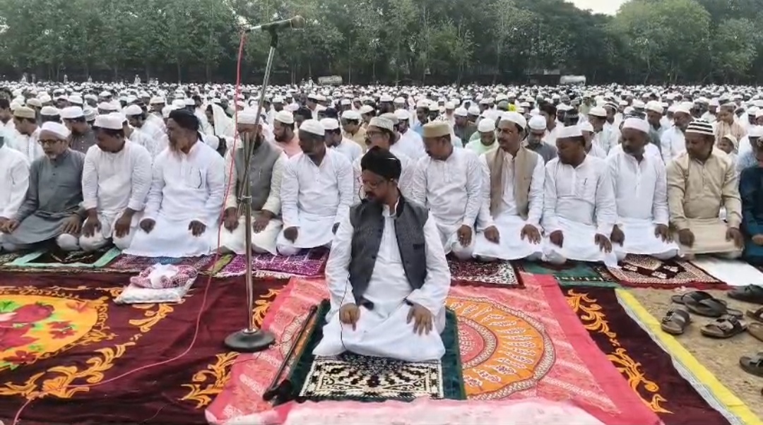भागलपुर में अमन और भाईचारे के साथ मनाई गई बकरीद, मस्जिदों और ईदगाहों में उमड़ी अकीदतमंदों की भीड़