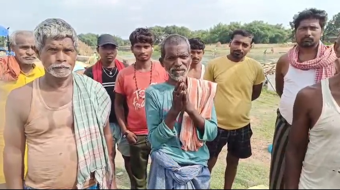 आजादी के दशकों बाद भी पुल का इंतजार, कमला नदी बनी ग्रामीणों की मजबूरी
