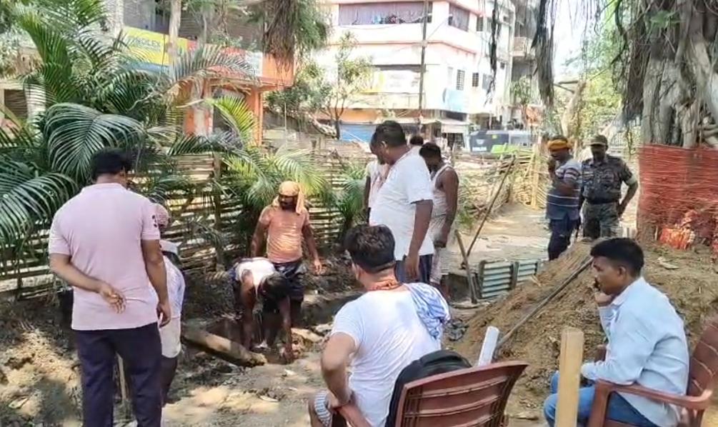 कैलाशपुरी कॉलोनी में जलजमाव से मिली राहत, नगर निगम ने शुरू कराई नाले की उड़ाही