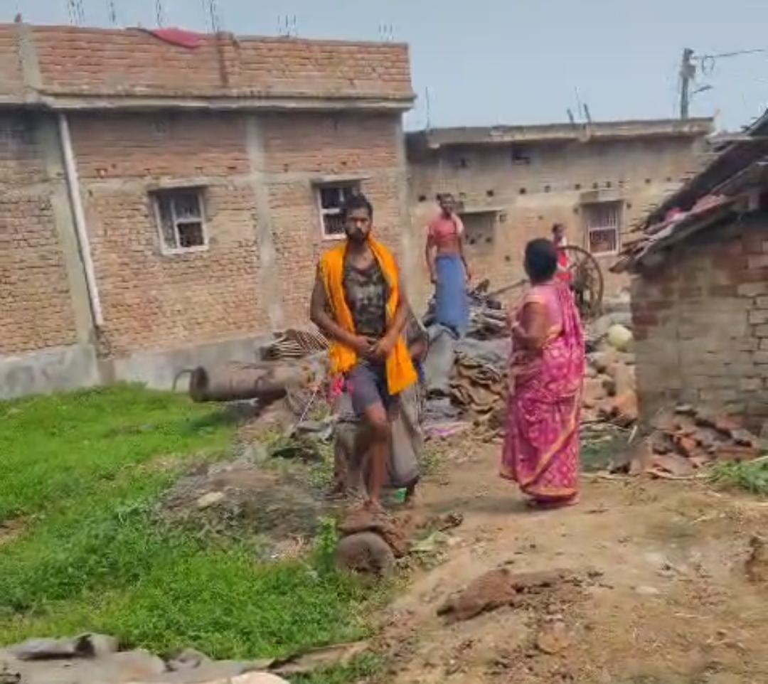 बैकुंठपुर गांव में जमीन विवाद को लेकर मारपीट और तोड़फोड़, पीड़ित ने थाने में दी शिकायत