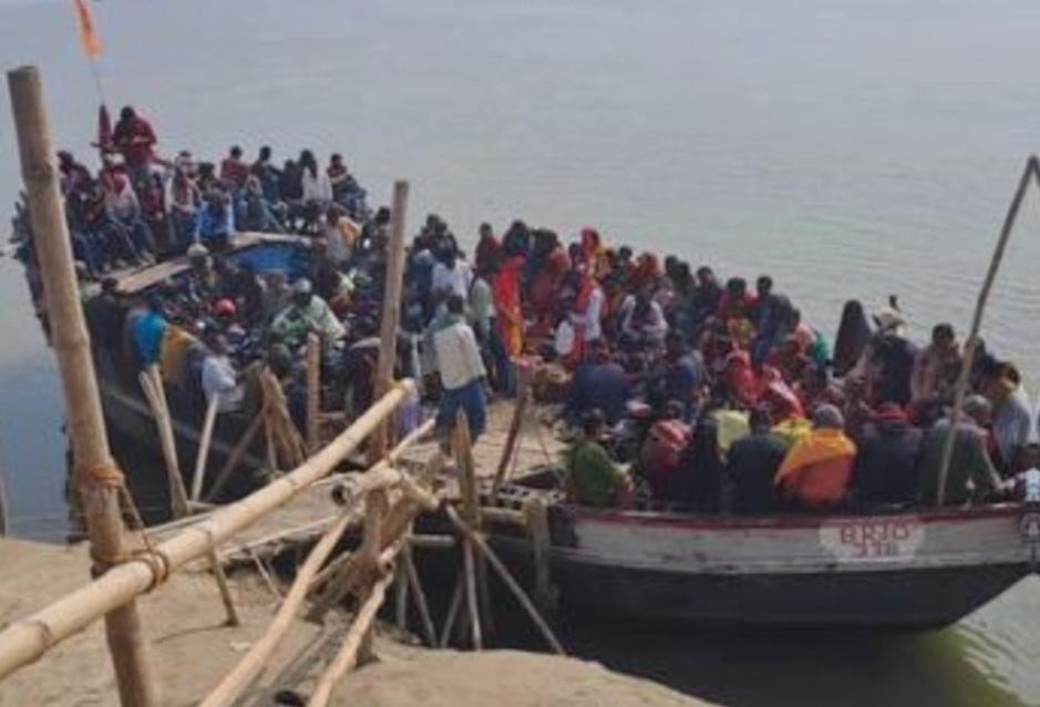 बरारी घाट से महादेवपुर घाट तक निःशुल्क नाव सेवा जारी, किराया वसूलने वालों पर होगी कार्रवाई