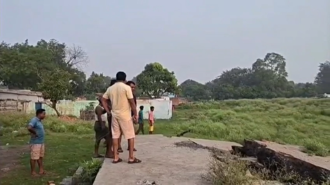 टंडावाड़ी में फिर फटी धरती: रातों-रात भू-धंसान से दहशत, ग्रामीणों ने सुरक्षित पुनर्वास की उठाई मांग